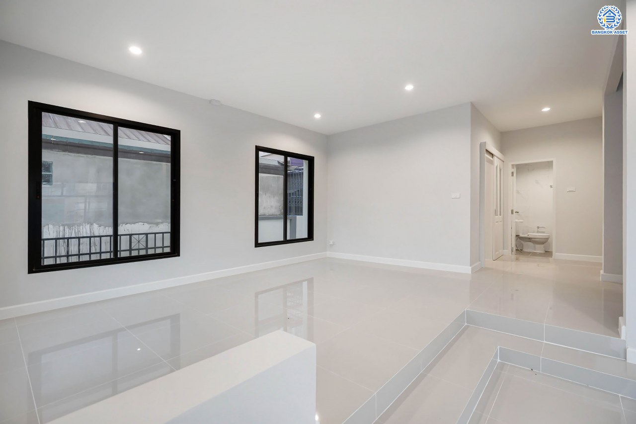 บ้านมือสองตกแต่งใหม่ แบรนด์ LH โครงการ ชัยพฤกษ์ วัดลาดปลาดุก ตอบโจทย์ทุกการอยู่อาศัย เนื้อที่ 106 ตร.ว. พื้นที่ใช้สอยมากถึง 225.5 ตร.ม. ฟังก์ชัน 3 ห้องนอน 4 ห้องน้ำ 1 ห้องแม่บ้าน จอดรถได้ 2 คัน บนทำเลดีที่สุด! ใกล้เซ็นทรัลเวสต์เกต ทางด่วน "กาญจนาภิเษก" และรถไฟฟ้าสายสีม่วง "สถานีคลองบางไผ่"